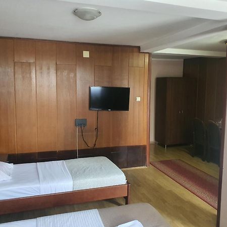 Guest House Vila Bor Novi Sad Exterior foto